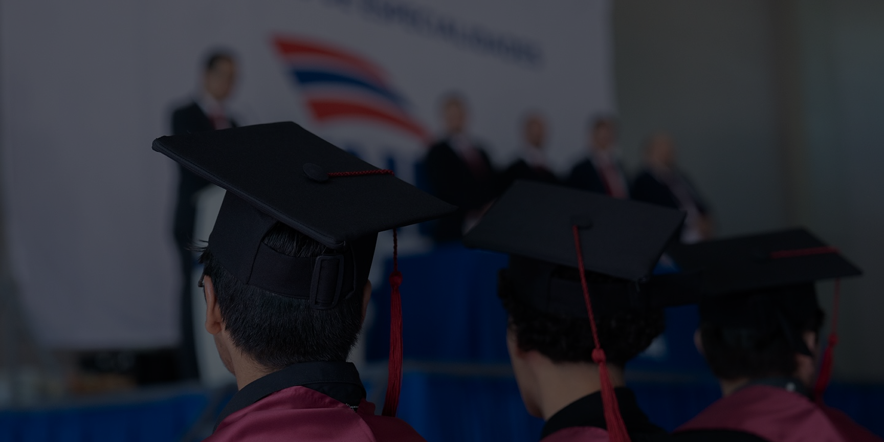Comunidad de egresados en evento profesional